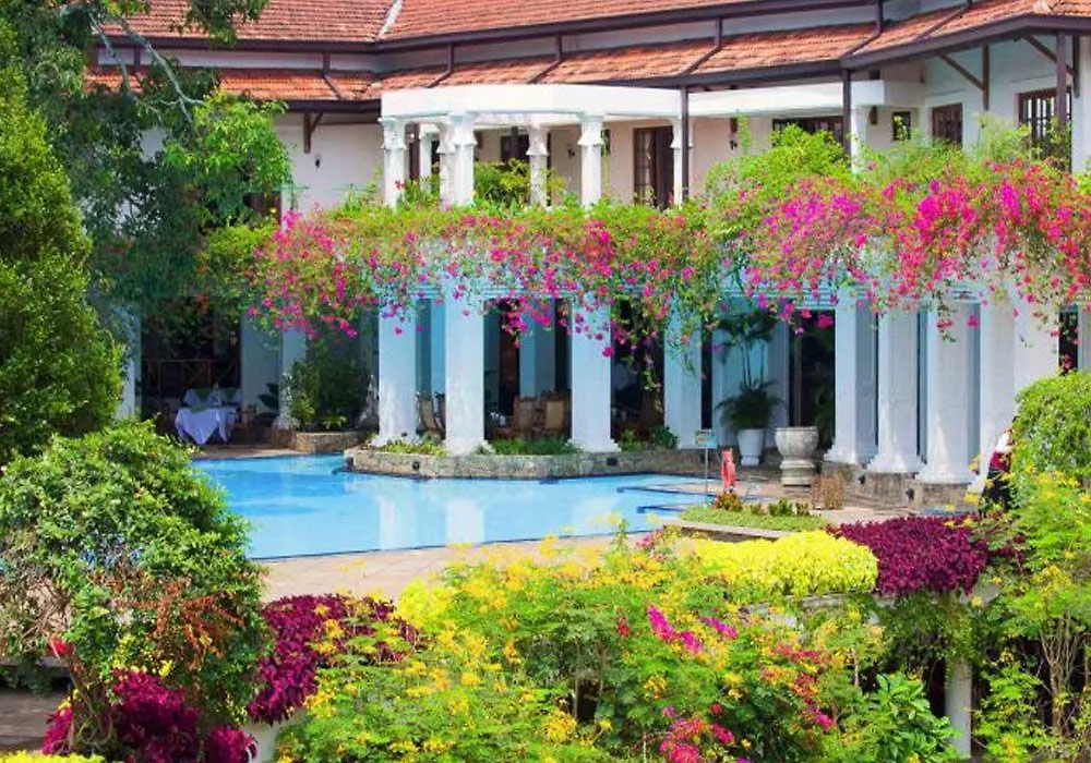 Mahaweli Reach Hotel Kandy 5*,