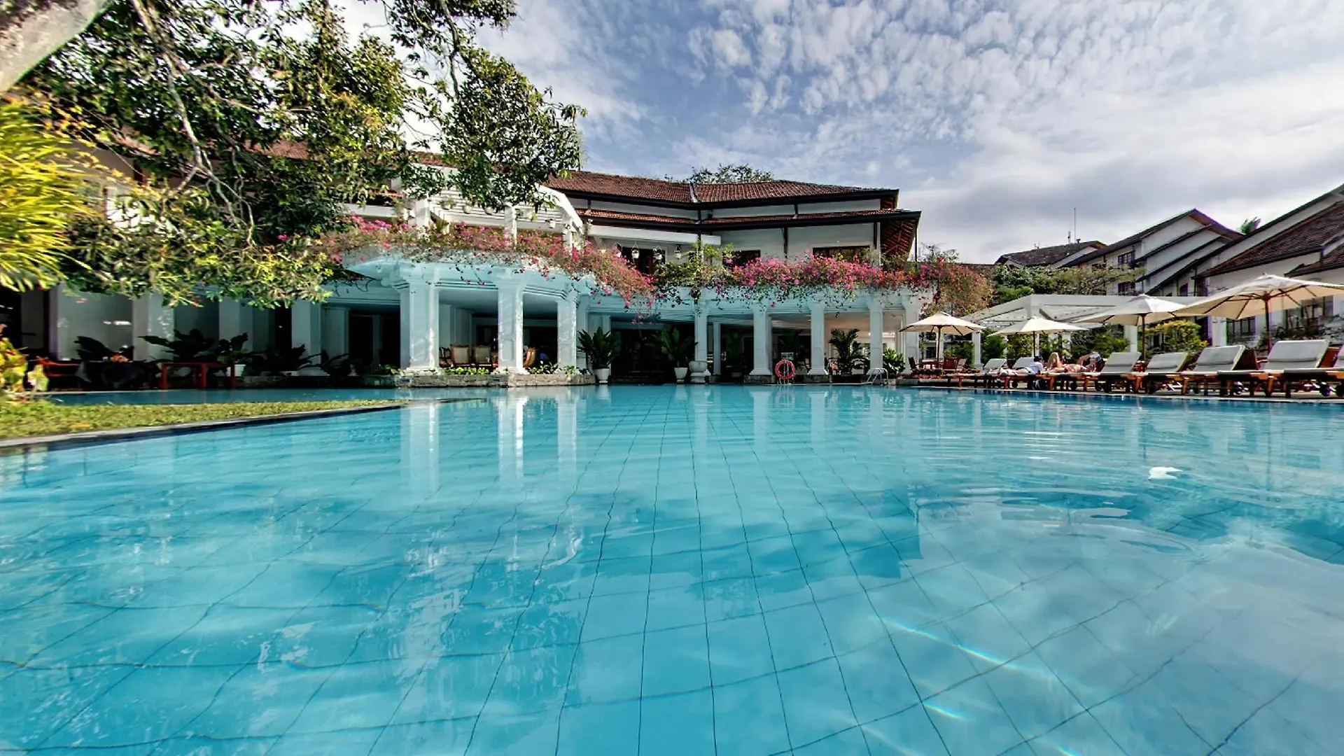 Mahaweli Reach Hotel Kandy