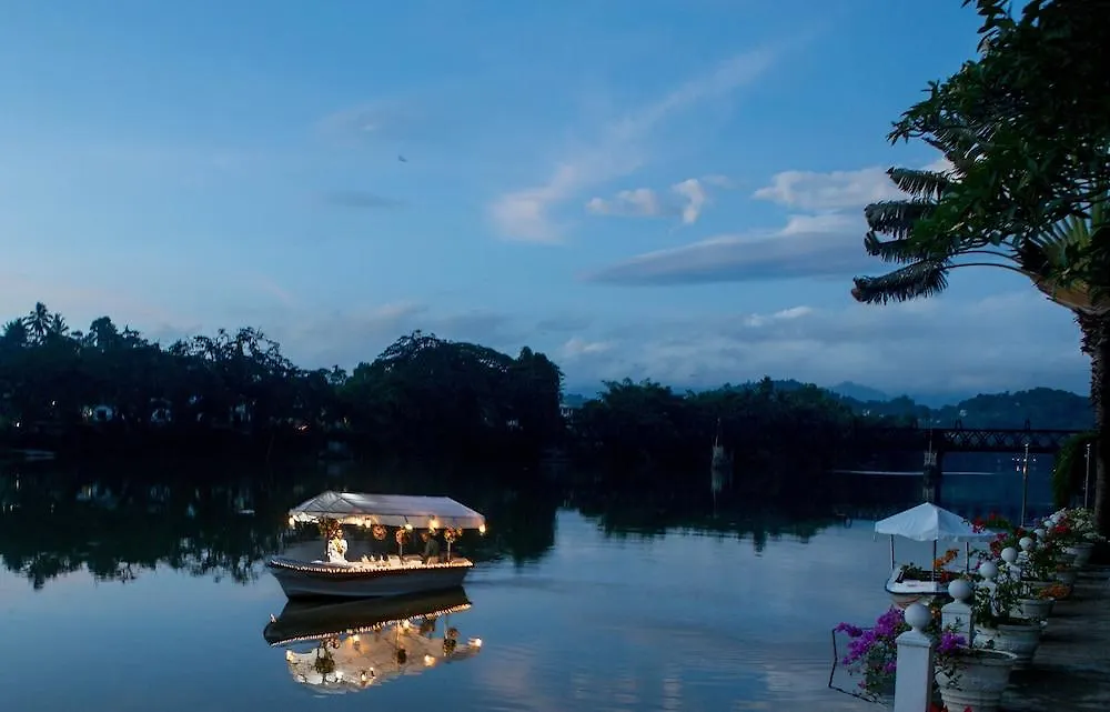 Mahaweli Reach Hotel Канди Шри-Ланка