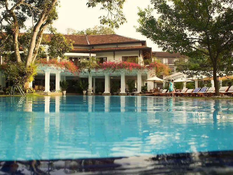 *****  Mahaweli Reach Hotel Канди Шри-Ланка