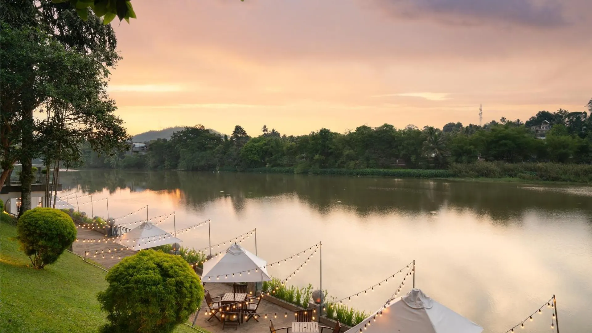 Mahaweli Reach Hotel Канди Шри-Ланка