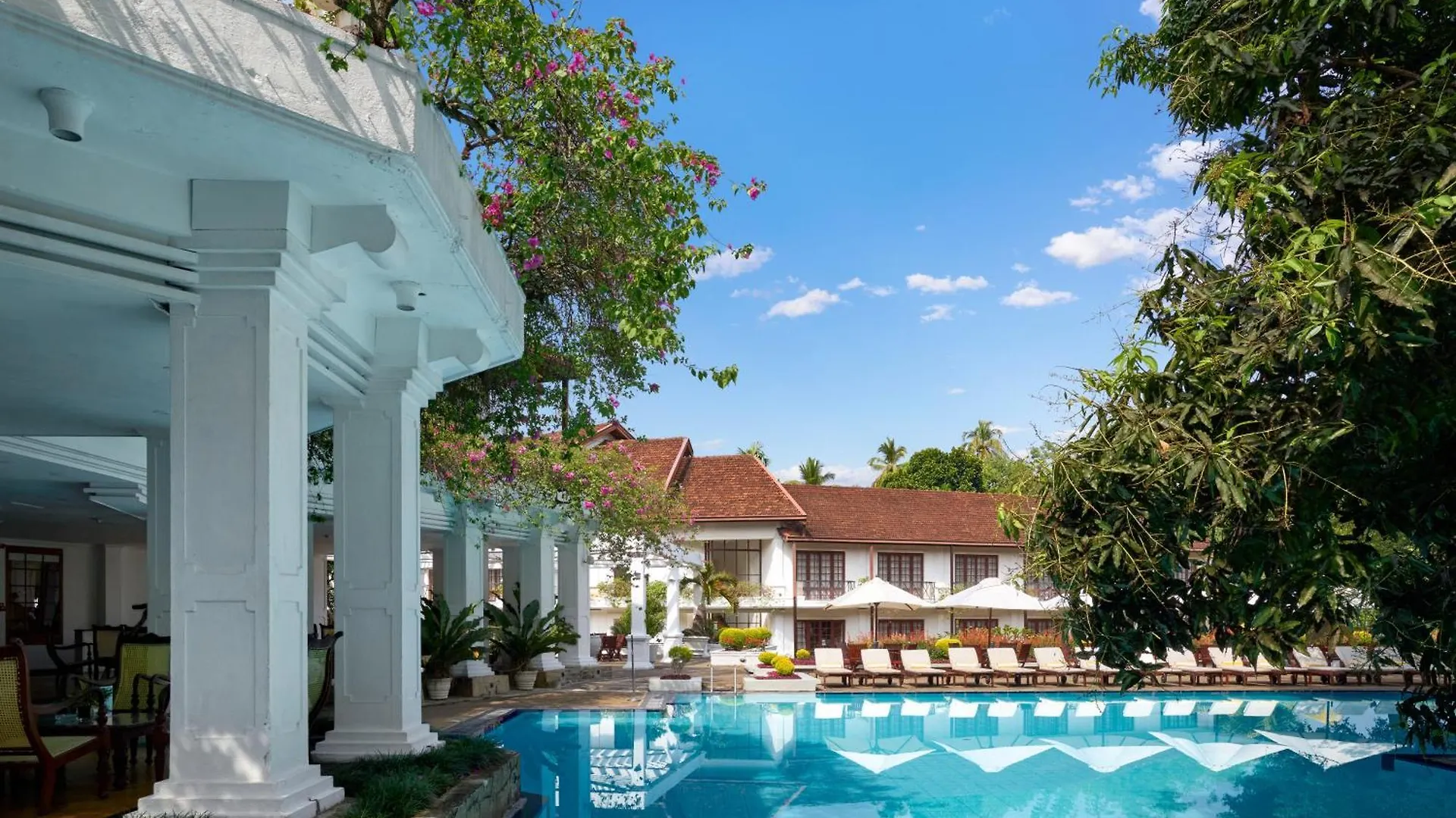 Mahaweli Reach Hotel Канди Шри-Ланка