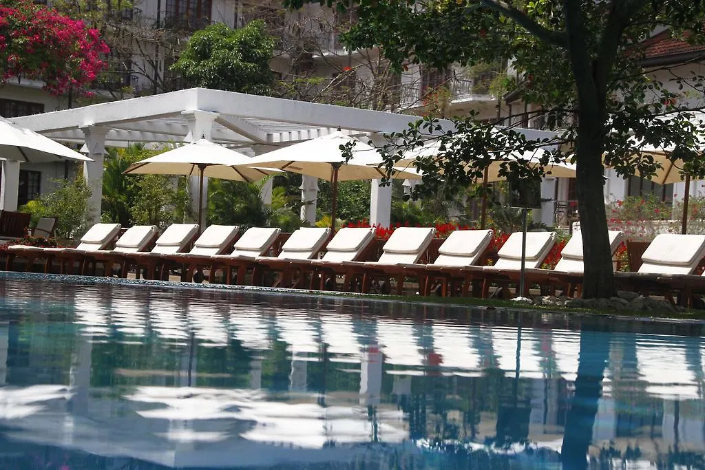 Mahaweli Reach Hotel Канди Шри-Ланка